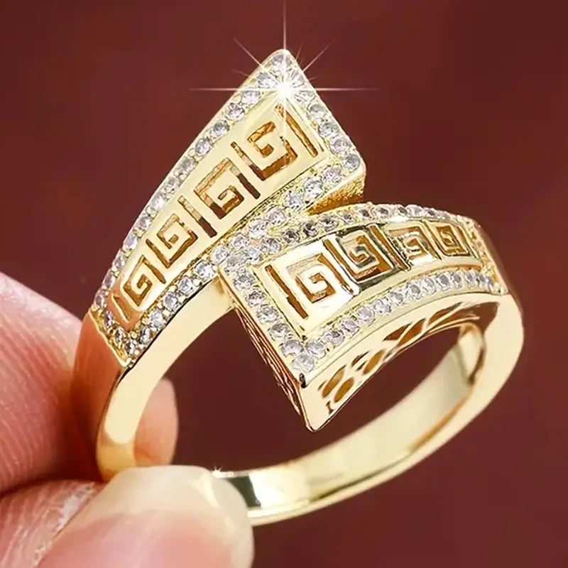 Bague plaquée or à motif grec vintage, bord serti de zircons blancs