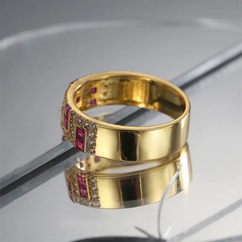 Bague plaquée or à stones rubis magenta encadrées de zircons scintillants