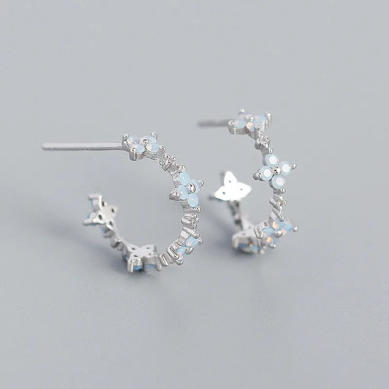 Paire de créoles florales en argent 925, pierres opalescentes