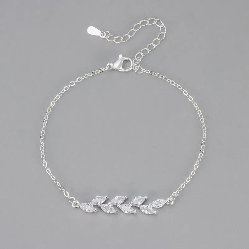 Bracelet en argent à chaînons fins, motif feuillage avec zircons marquise brillants