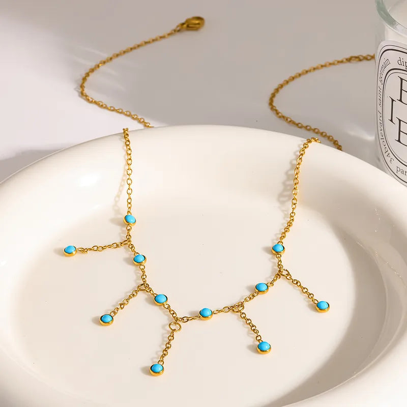 Collier plaqué or en cascade, perles turquoise bleues suspendues sur chaîne fine