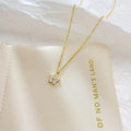 Collier à pendentif fleur cristal plaqué or, pierre blanche