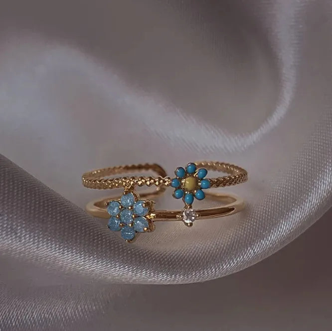 Bague ajustable double rang, fleurs bleues et turquoise, finition plaqué or 18K.