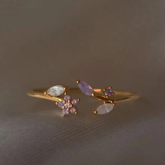 Bague ajustable dorée avec fleurs et zircons violets sertis, motifs feuillage