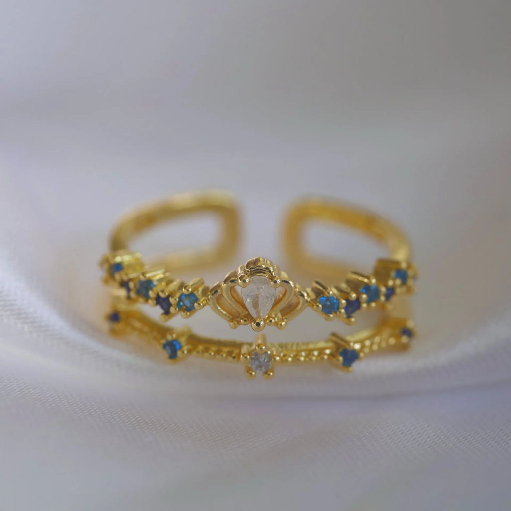 Bague dorée plaqué or double rang, saphirs bleus et pierre centrale claire, ajustable