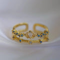 Bague dorée plaqué or double rang, saphirs bleus et pierre centrale claire, ajustable