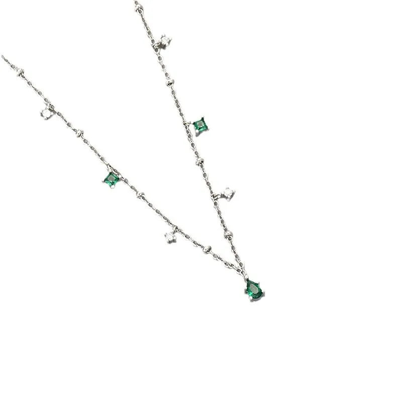 Collier en argent à chaîne, zircons verts émeraude sertis