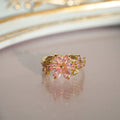 Bague réglable fleur de cerisier rose et feuillage, plaqué or, pierres roses