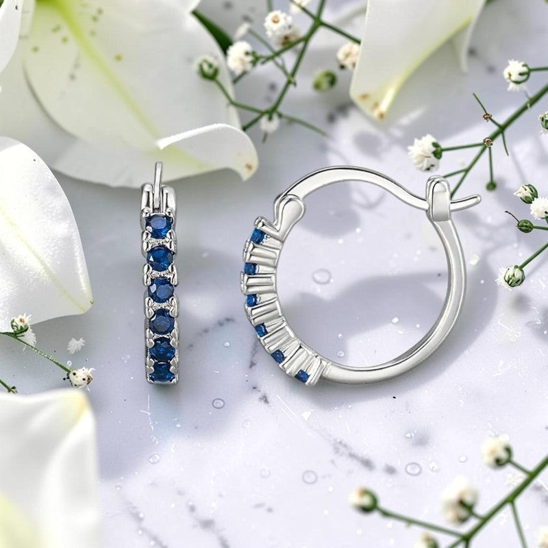 Créoles argent 925 pavées de zircons bleus saphir, fermoir à charnière