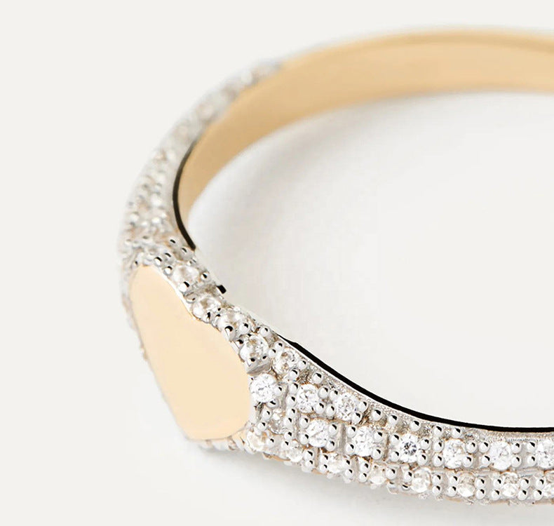 Bague chevalière Jewelry by Kitana en argent 925 plaqué or avec motif cœur lisse et pavage d'oxydes de zirconium.