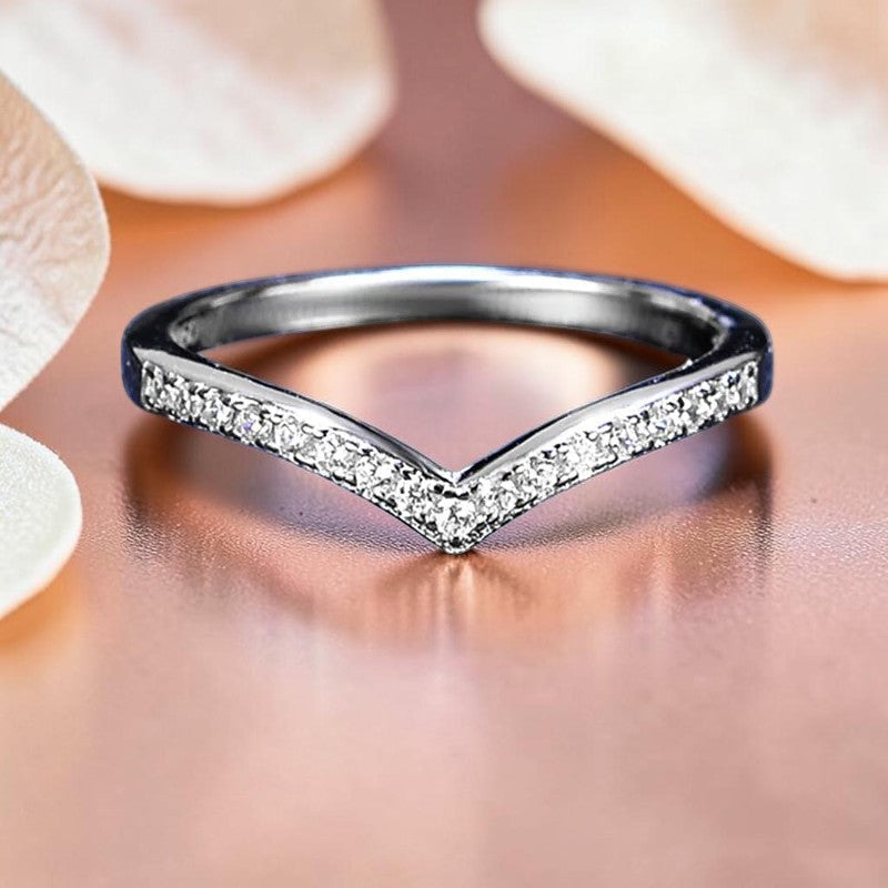Bague Jewelry by Kitana en argent 925 forme chevron avec pavage d'oxydes de zirconium étincelants