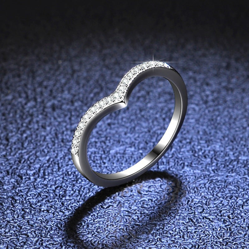 Bague Jewelry by Kitana en argent 925 forme chevron avec pavage d'oxydes de zirconium étincelants