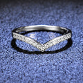 Bague Jewelry by Kitana en argent 925 forme chevron pavée d'oxydes de zirconium étincelants
