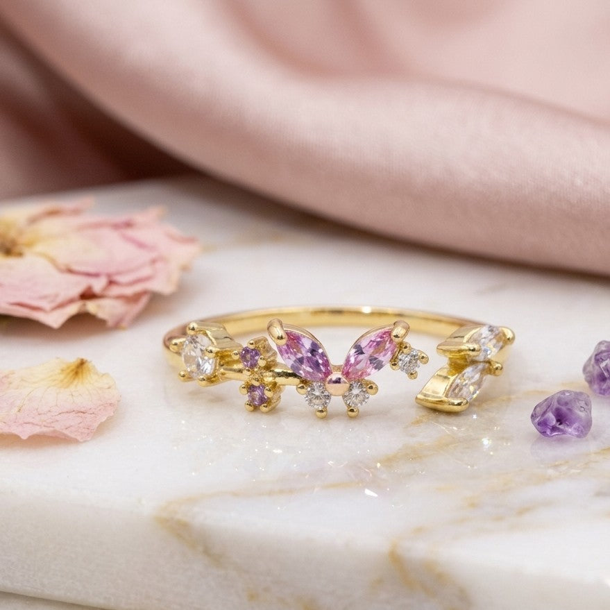 Bague papillon dorée plaquée or ornée de pierres roses et cristaux blancs