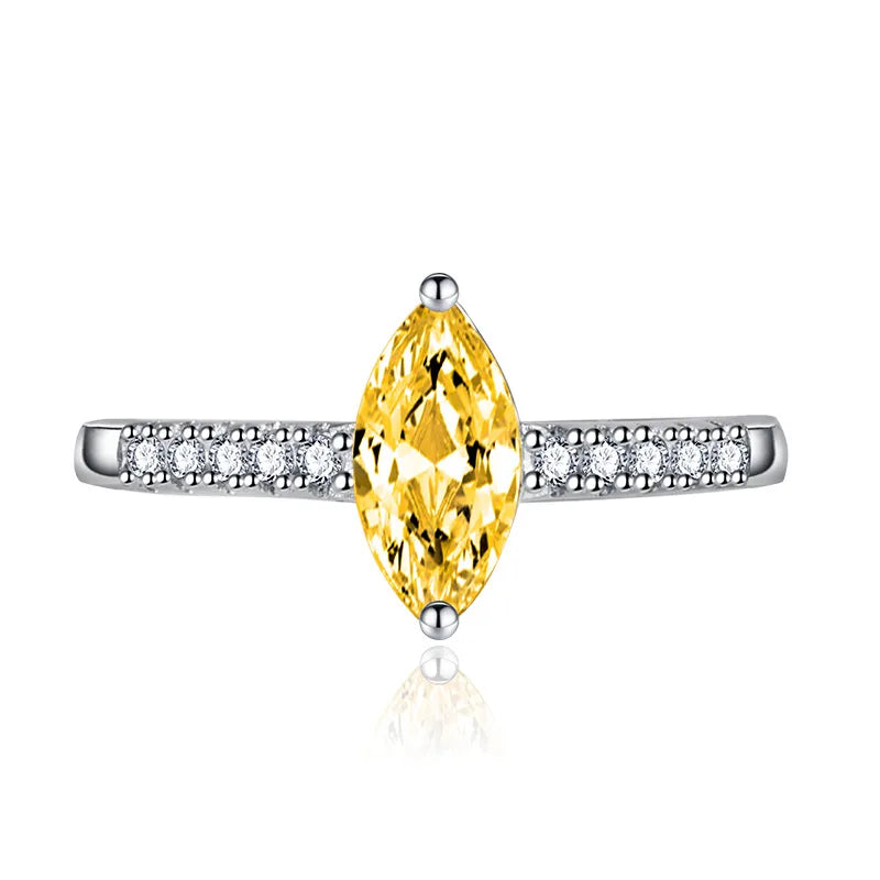 Vue de profil de la bague en argent 925 avec pierre jaune marquise et anneau pavé

