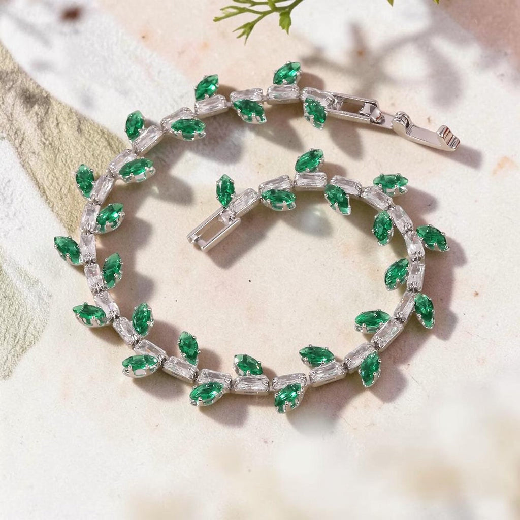 Bracelet Jewelry by Kitana en acier argenté avec feuilles en zirconium vert émeraude et zirconiums transparents