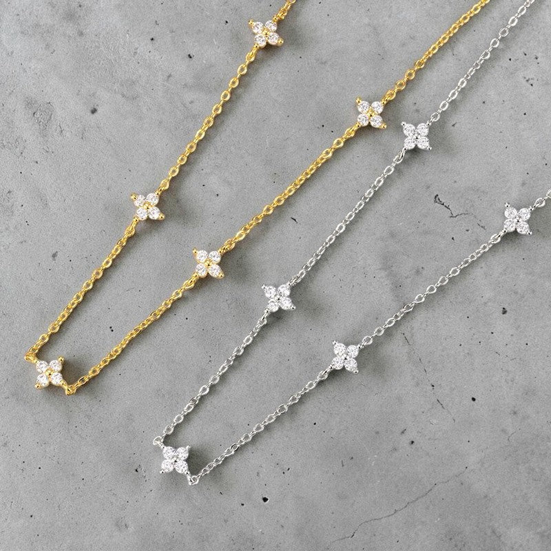 Collier femme en Argent 925 moderne tendance zircons blancs motif trèfles fleurs