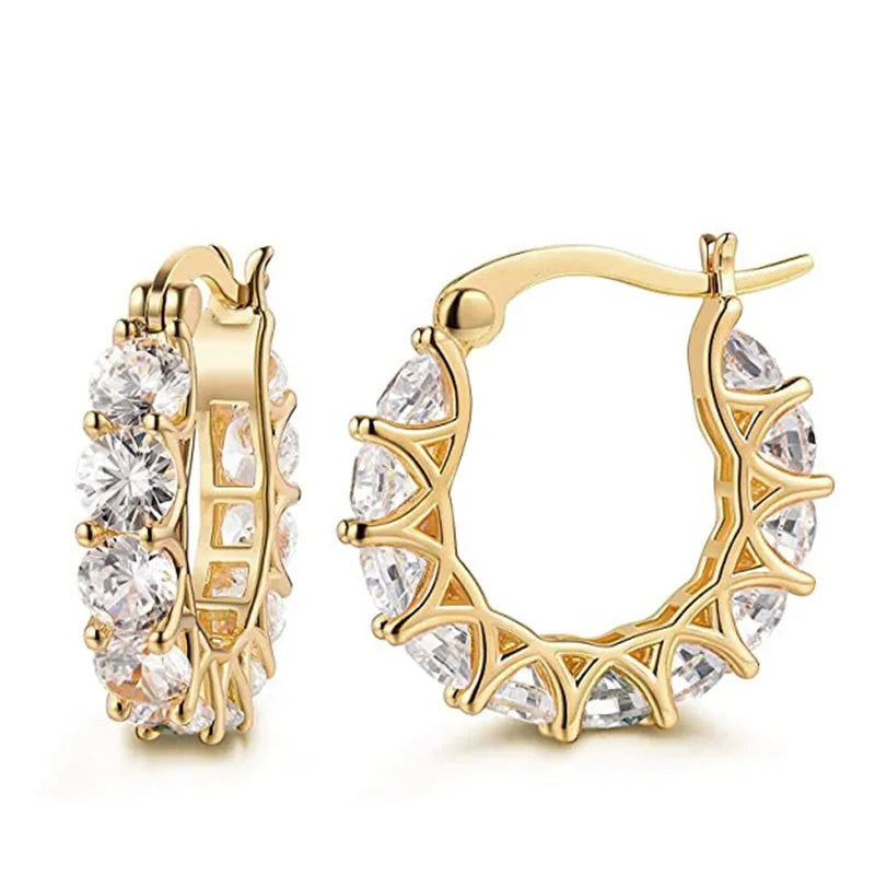 Créoles huggies plaqué or 18k zircons blancs sertis fond blanc — Jewelry by Kitana
